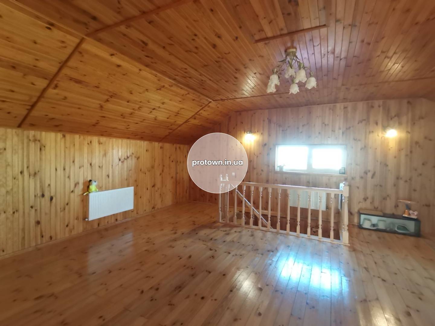 Продажа дома из красного кирпича, 17 соток. От Киева 900м